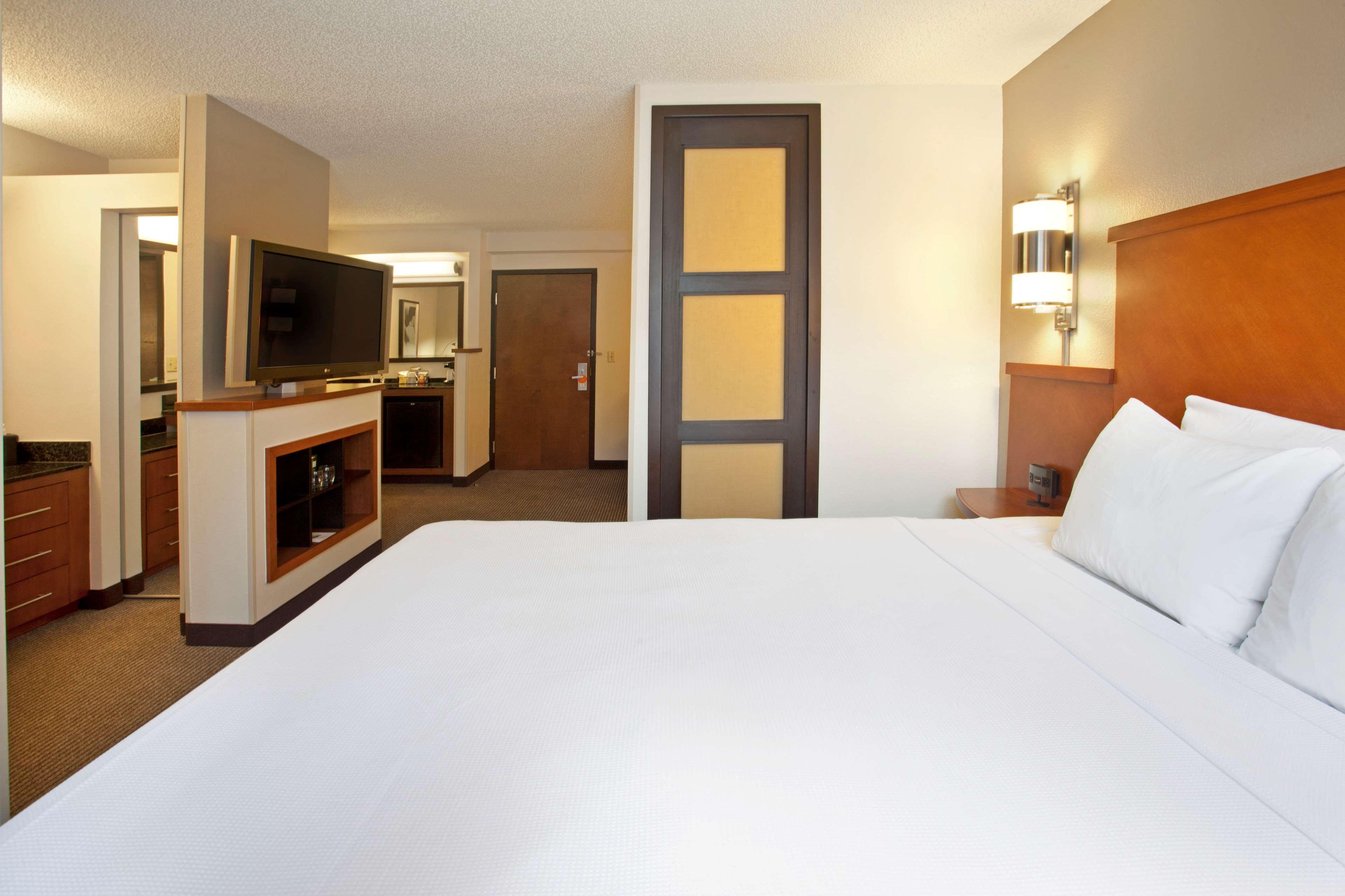 Hyatt Place North Raleigh Midtown Экстерьер фото